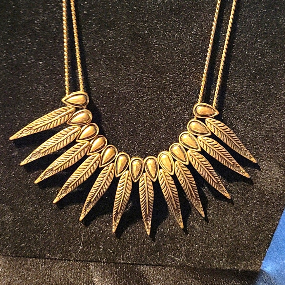 BRASS FEATHER STYLED NECKLACE EUC